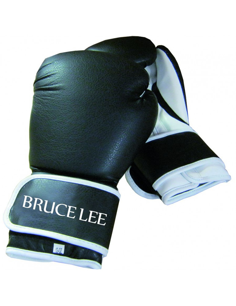 La boxe et le kickboxing usés : accessoires, gants de frappe